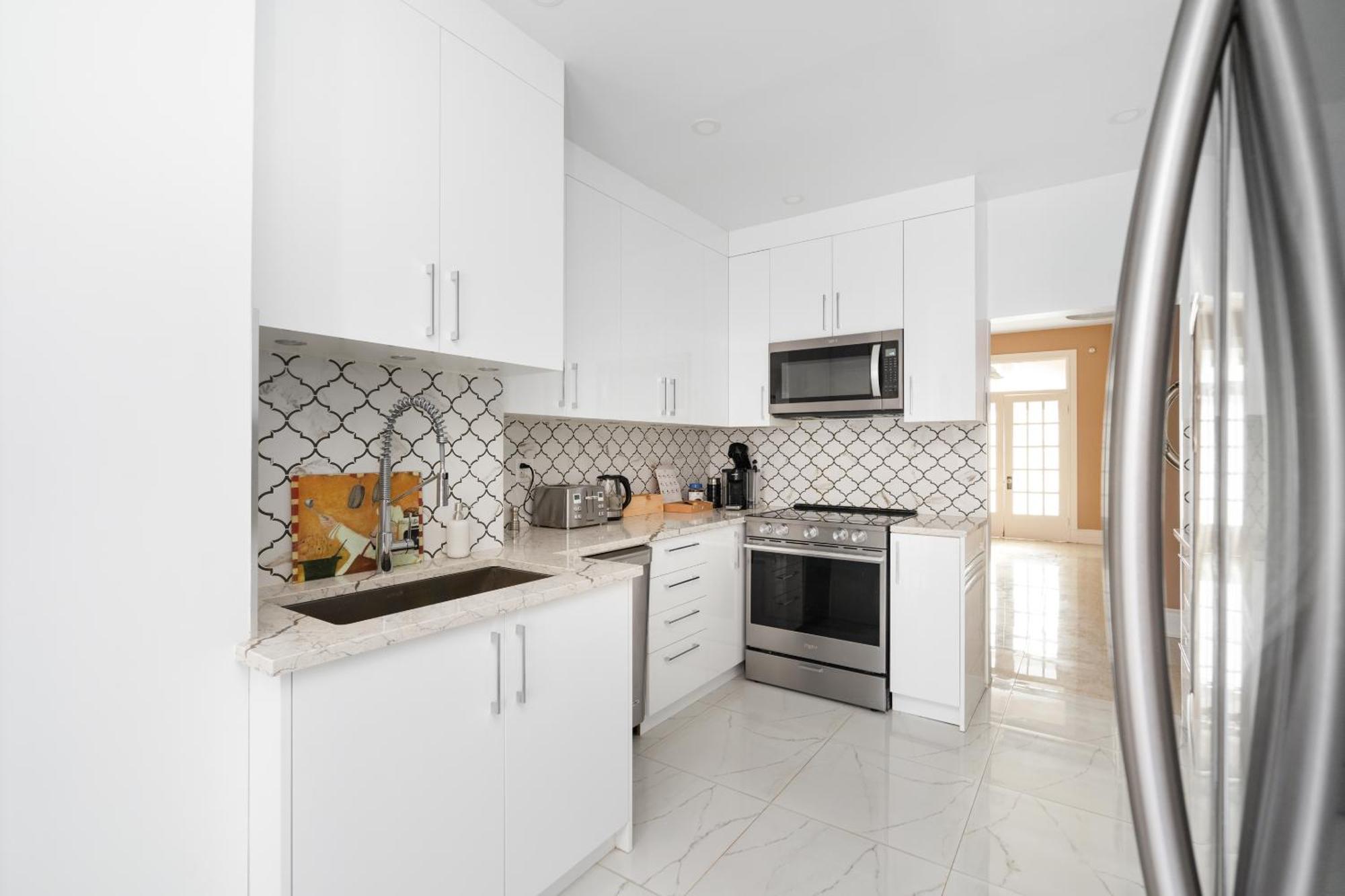 Centennial 6-Bedroom Waterfront Palace Sleeps 14 مونتريال المظهر الخارجي الصورة