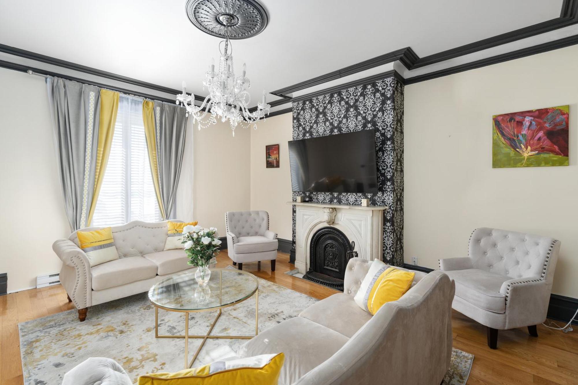 Centennial 6-Bedroom Waterfront Palace Sleeps 14 مونتريال المظهر الخارجي الصورة